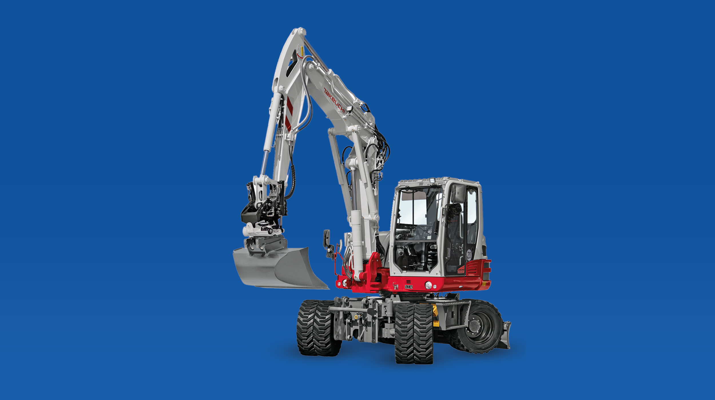 Takeuchi TB395W Mobilbagger in blauem Hintergrund