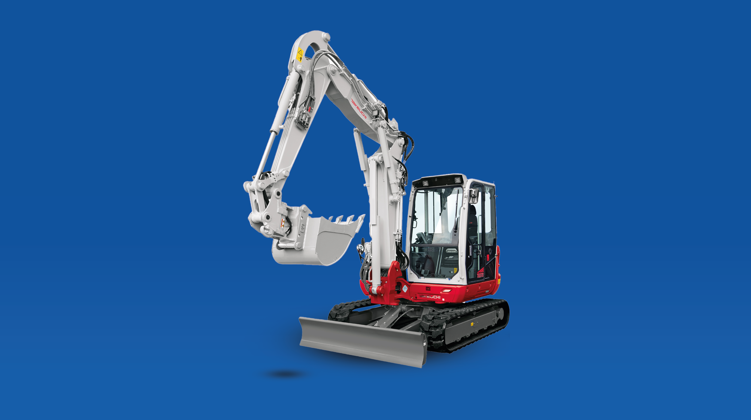 Takeuchi TB370 Komaktbagger in blauem Hintergrund 